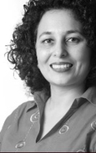 Headshot of Uzma Siddiqui